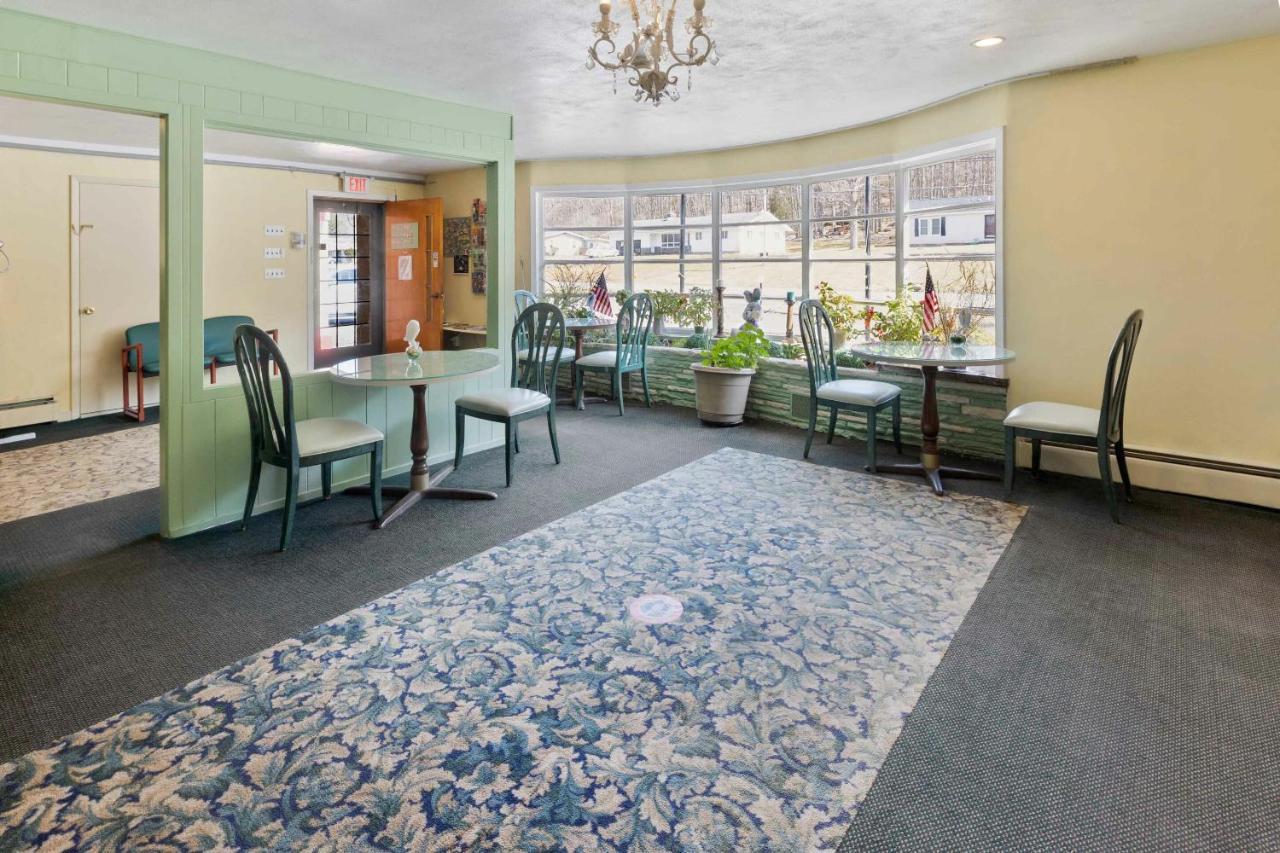 Buena Vista Inn Motel Delhi Εξωτερικό φωτογραφία
