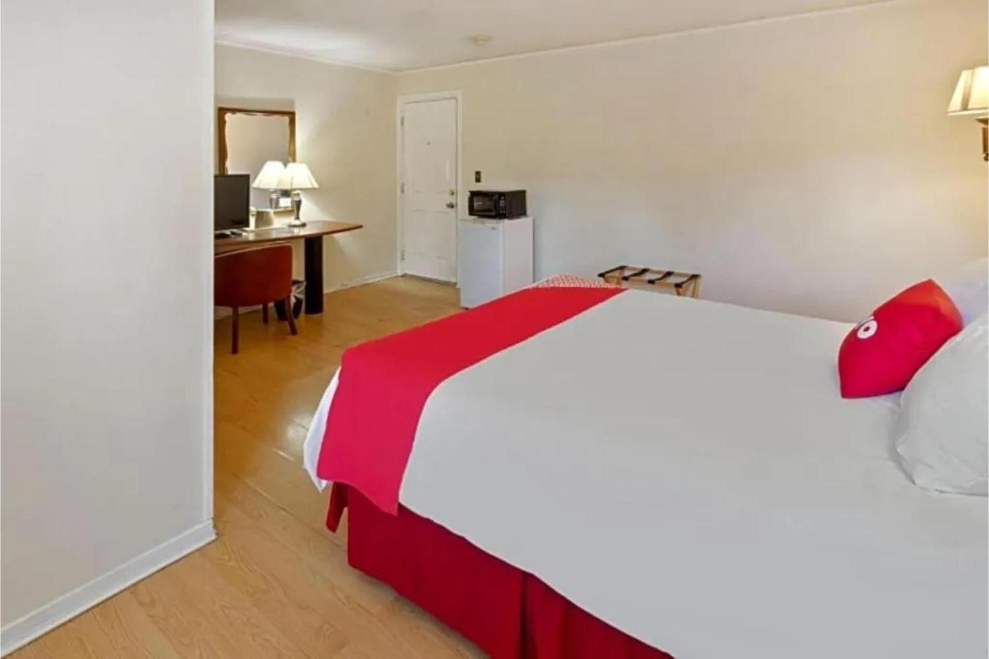 Buena Vista Inn Motel Delhi Εξωτερικό φωτογραφία