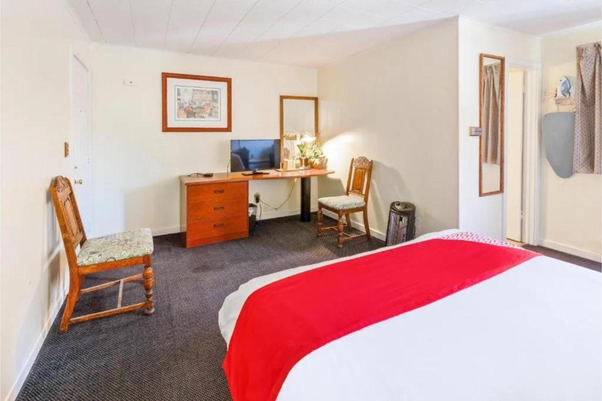 Buena Vista Inn Motel Delhi Εξωτερικό φωτογραφία