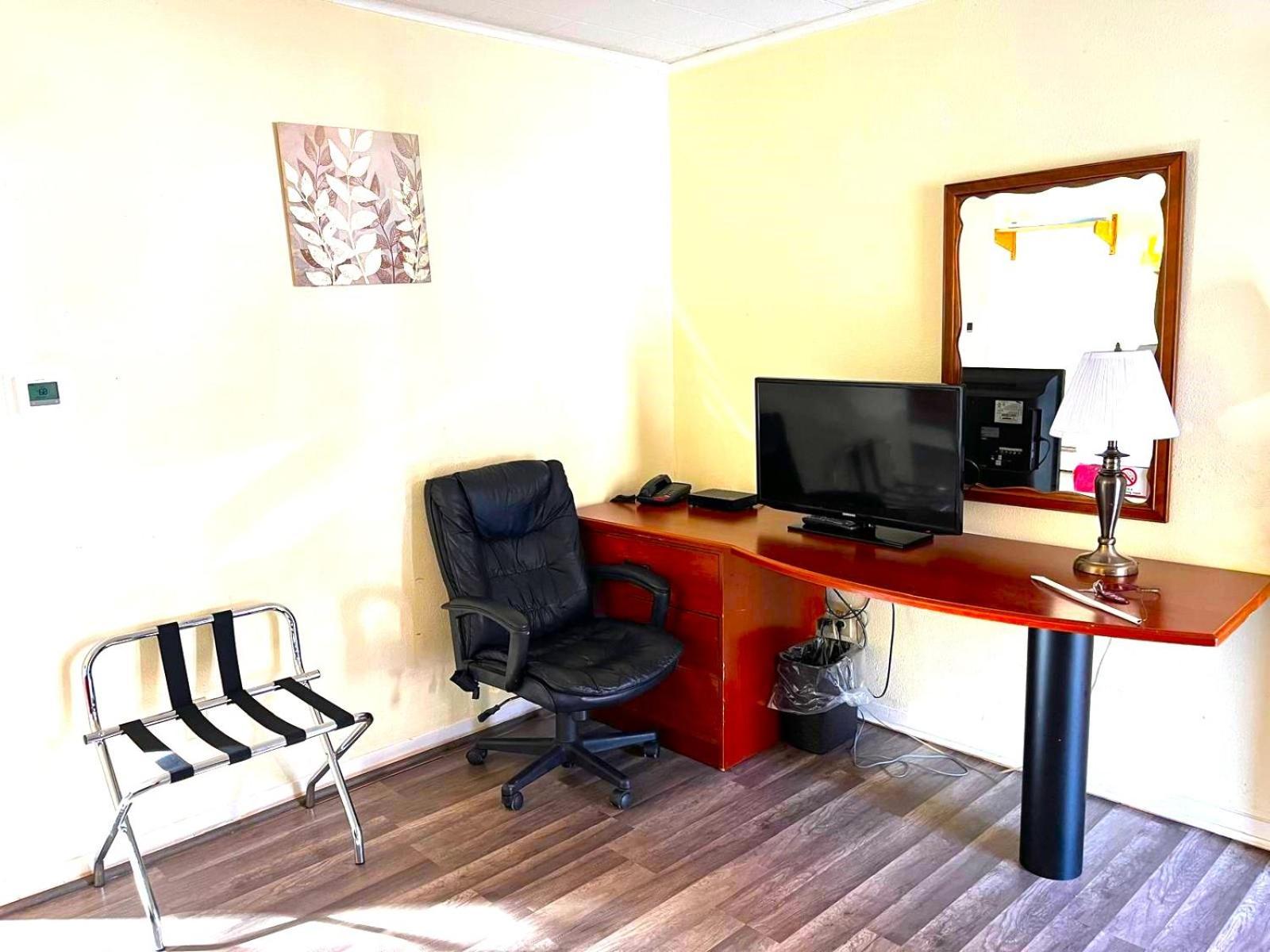 Buena Vista Inn Motel Delhi Εξωτερικό φωτογραφία