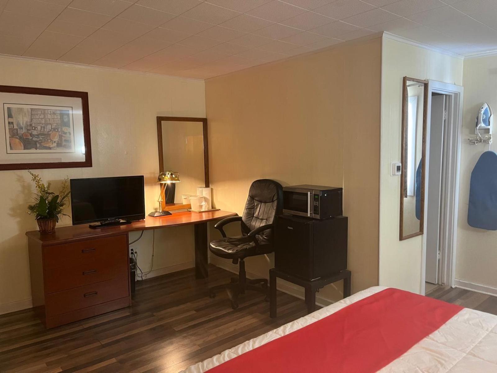 Buena Vista Inn Motel Delhi Εξωτερικό φωτογραφία