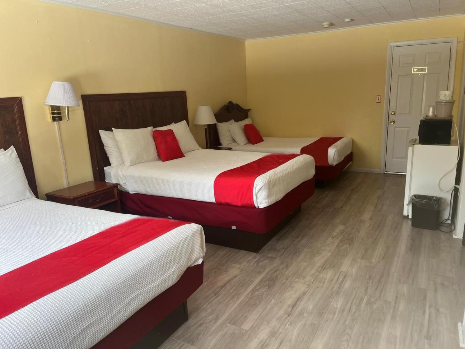 Buena Vista Inn Motel Delhi Εξωτερικό φωτογραφία