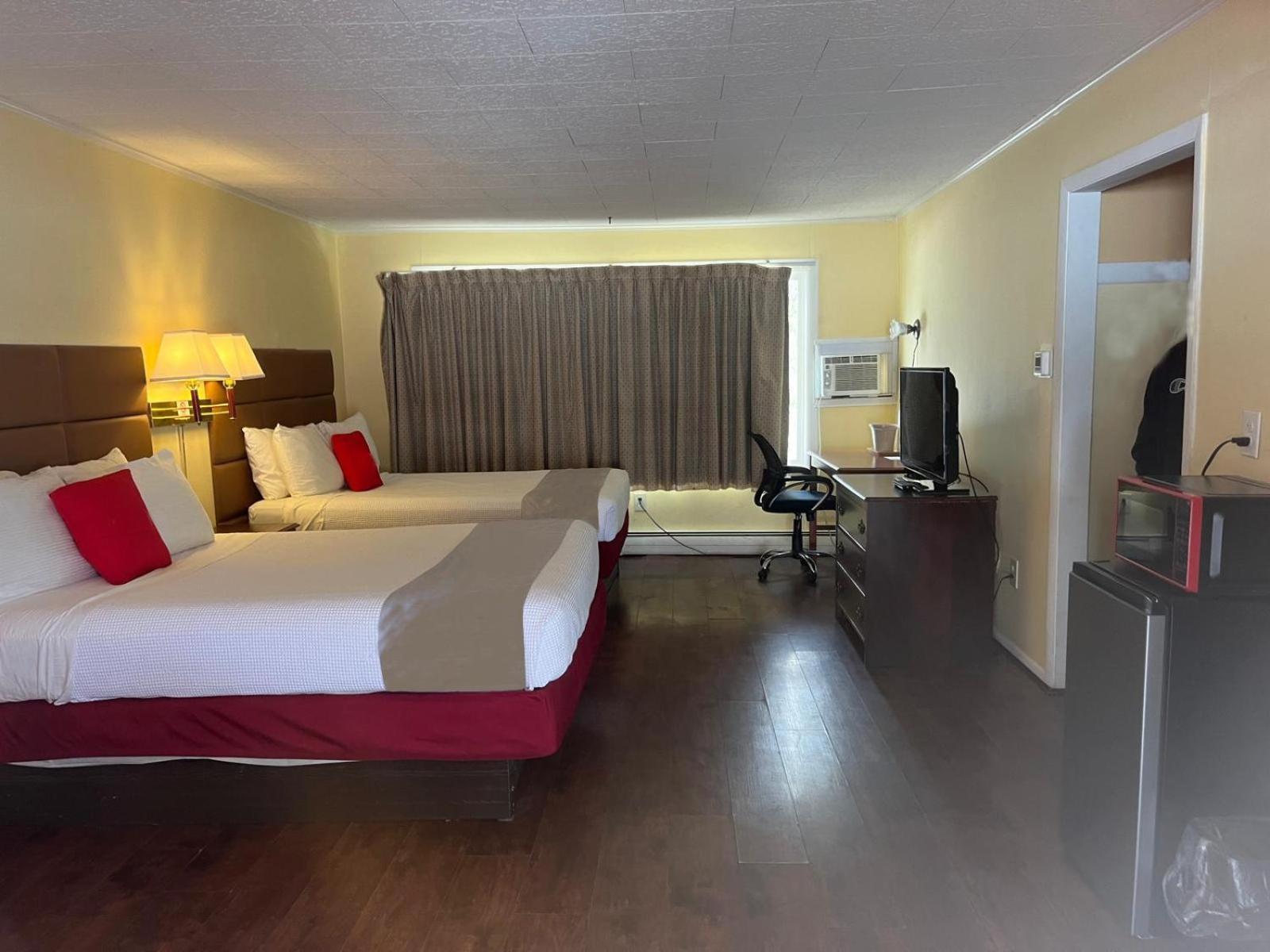Buena Vista Inn Motel Delhi Εξωτερικό φωτογραφία