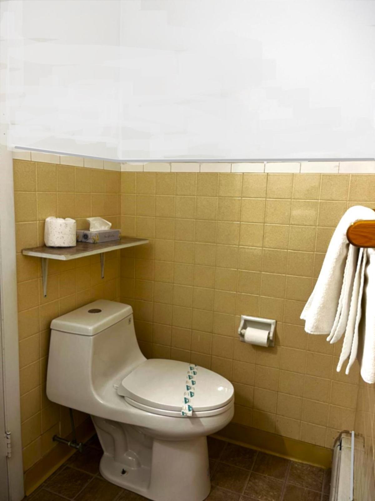 Buena Vista Inn Motel Delhi Εξωτερικό φωτογραφία