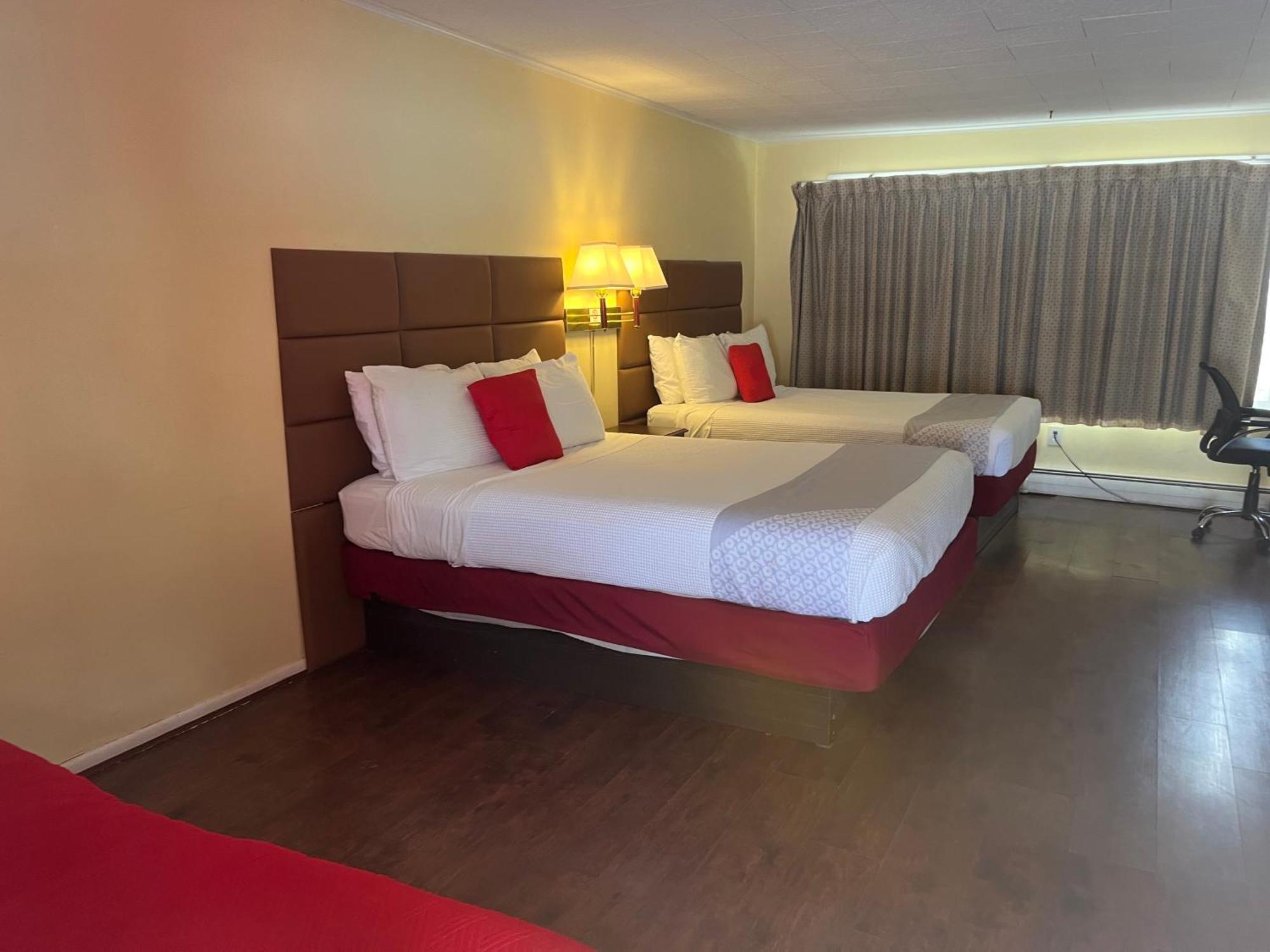 Buena Vista Inn Motel Delhi Εξωτερικό φωτογραφία